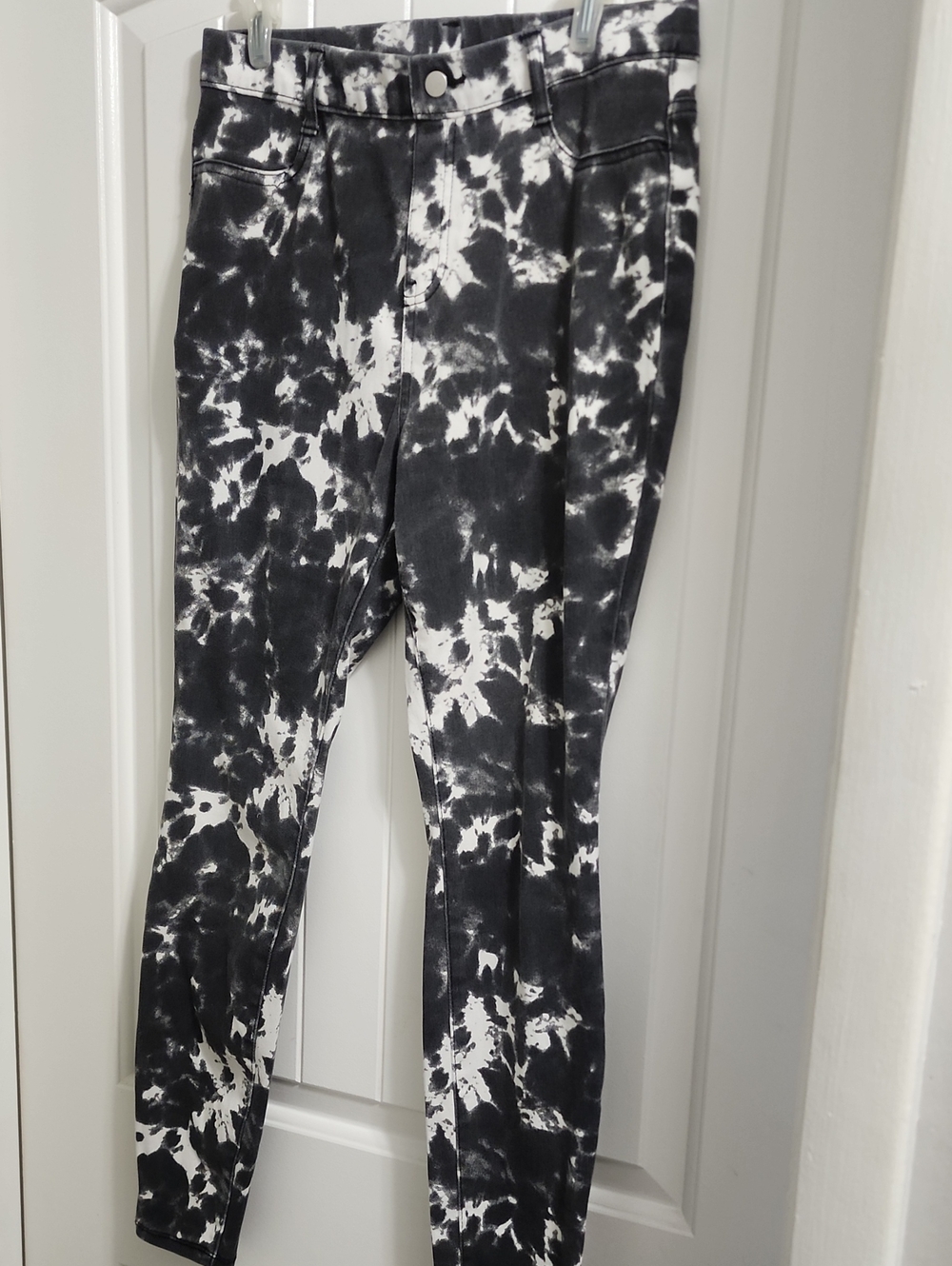 Time and Tru Black & White Tie-Dye Skinny Pants